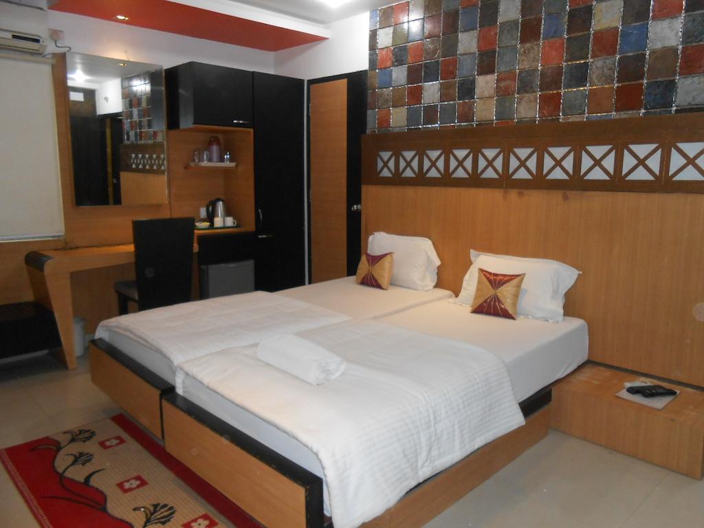 Hiland Inn Kolkata Room photo